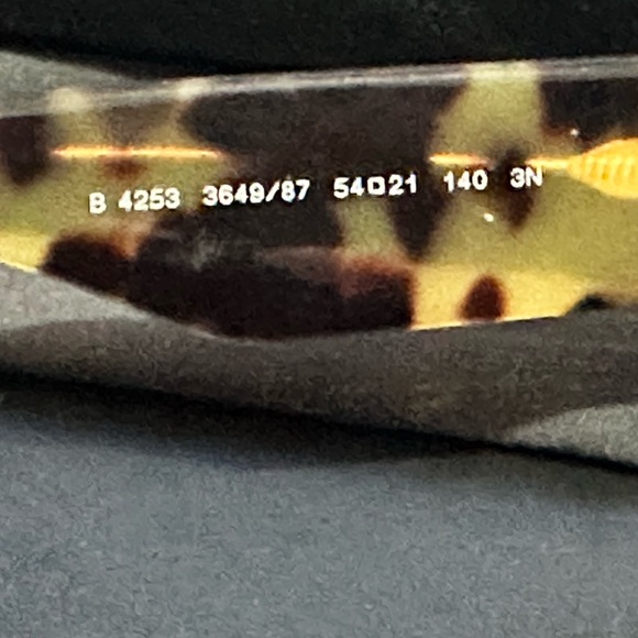 Burberry’s sunglasses - Picture 5 of 9